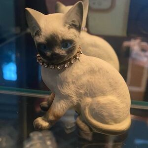 Ceramic siamese kitty with rhinestone color from the 90s